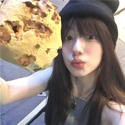 她苟活成了王者